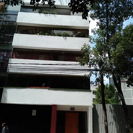 Charming Sunny Bedroom Overlooking Beautiful Amsterdam Avenue In Best Condesa Area