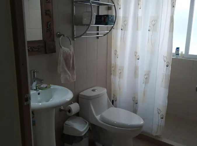 Charming Sunny Bedroom Overlooking Beautiful Amsterdam Avenue In Condesa Area * Città del Messico